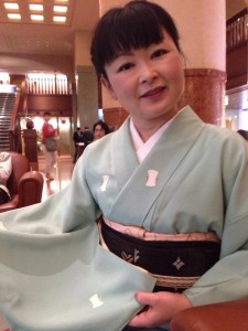 分銅の柄の小紋　古風です