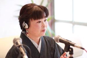 ラジオに出演　半衿がユニーク